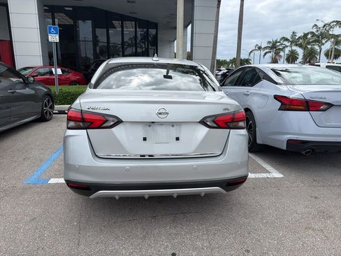 Certified 2020 Nissan Versa SV FWD image 4