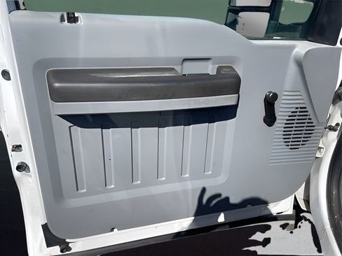 Used 2013 Ford F550 4x4 SuperCab Super Duty w/ Payload Upgrade Pkg image 23