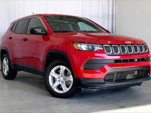 Used 2023 Jeep Compass Sport image 1