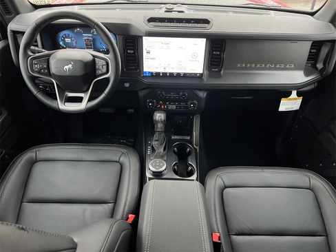 New 2025 Ford Bronco Badlands image 2