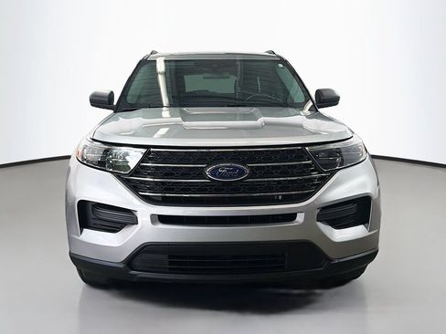 Used 2020 Ford Explorer XLT w/ Comfort Package AWD/4WD image 2