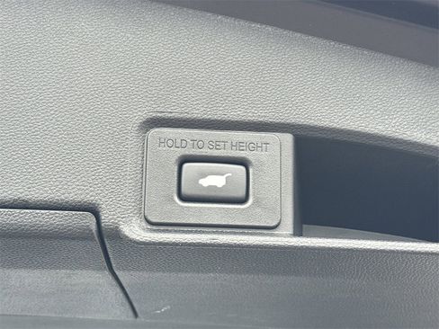 Used 2025 Acura RDX SH-AWD image 18