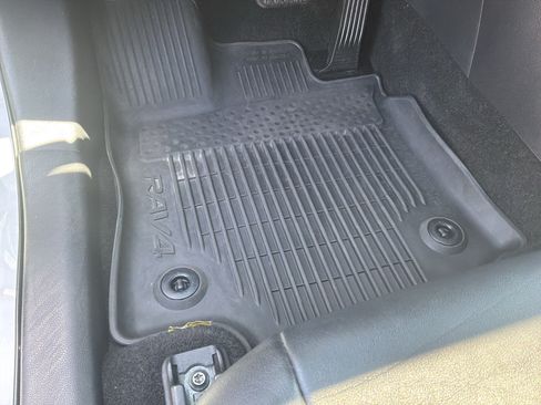Used 2022 Toyota RAV4 XSE AWD/4WD image 17