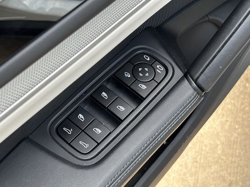 Used 2024 Porsche Cayenne S AWD/4WD image 15