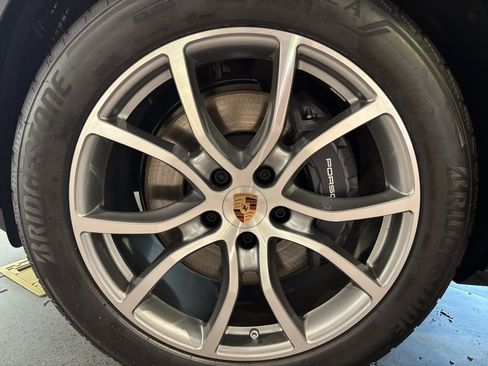 Certified 2026 Porsche Cayenne Coupe image 48