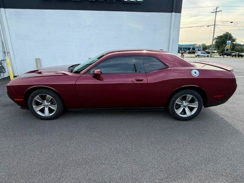 Used 2019 Dodge Challenger SXT RWD image 8