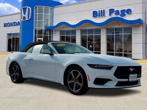 Used 2025 Ford Mustang Premium image 8