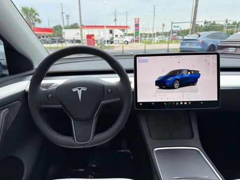 Used 2024 Tesla Model Y Long Range AWD/4WD image 23