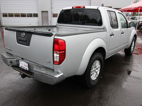 Used 2014 Nissan Frontier SV image 3