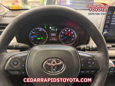 Used 2022 Toyota RAV4 XLE Premium image 13