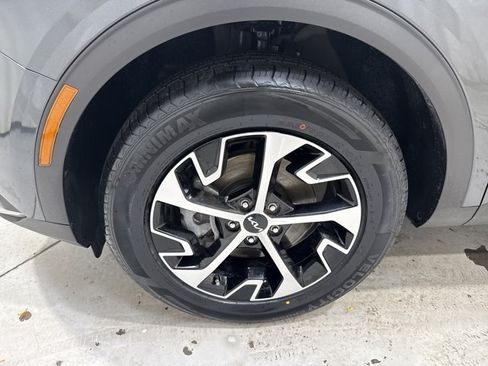 Certified 2025 Kia Sportage EX AWD/4WD image 30