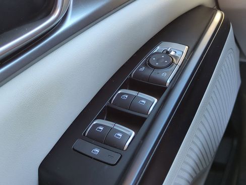 Certified 2024 Kia Carnival LX image 22