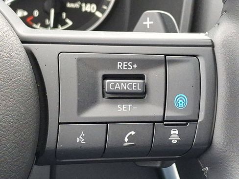 Used 2024 Nissan Rogue SV w/ SV Premium Package image 18