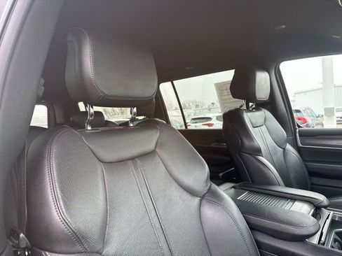 Used 2023 Jeep Wagoneer L Series II image 57