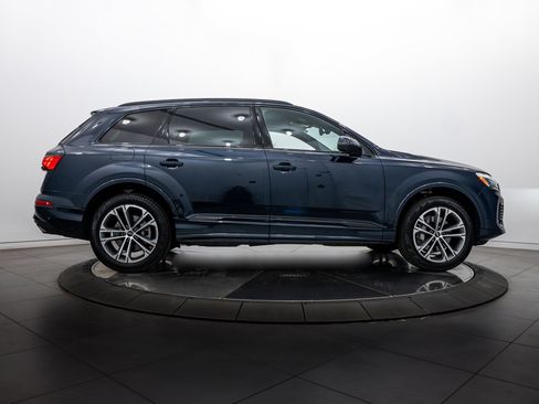 Used 2025 Audi Q7 2.0T Premium w/ Convenience Plus Package image 3