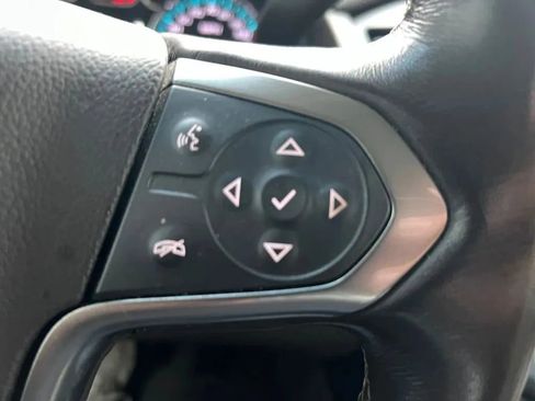 Used 2019 Chevrolet Suburban LT image 43