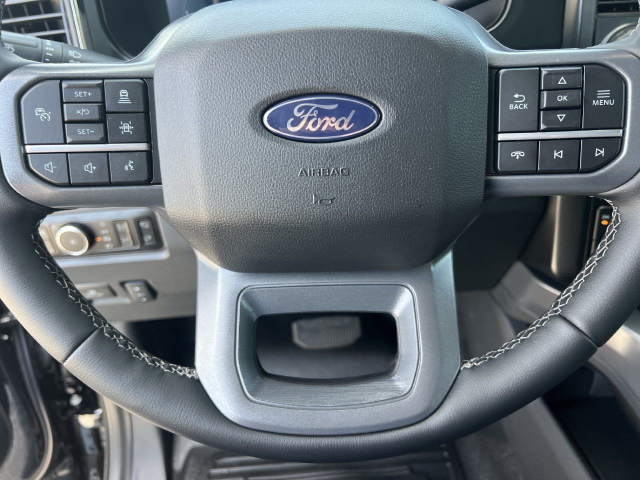 New 2027 Ford F350 Lariat w/ Black Appearance Package AWD/4WD image 11