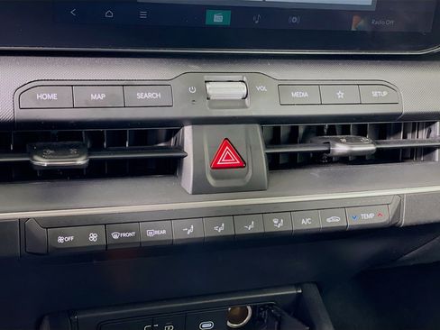 Used 2025 Kia K4 LXS image 23