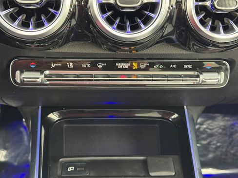 Used 2023 Mercedes-Benz GLB 250 image 30