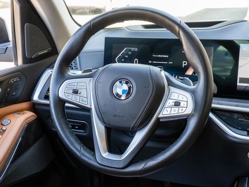 Used 2024 BMW X7 xDrive40i w/ Premium Package AWD/4WD image 28