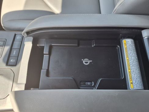 Used 2022 Toyota Highlander XLE image 16