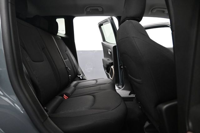 Used 2016 Jeep Renegade Latitude FWD image 19