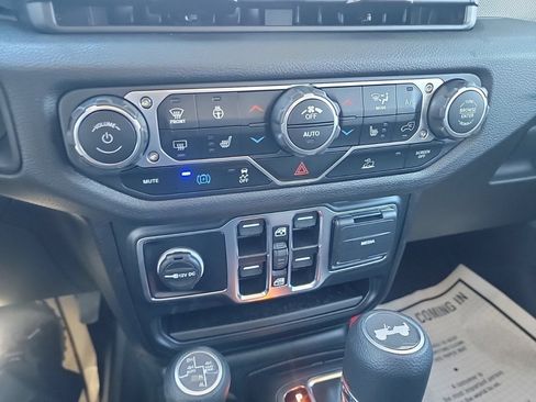 Used 2025 Jeep Wrangler Unlimited Sport S 4xe w/ Convenience Group AWD/4WD image 33