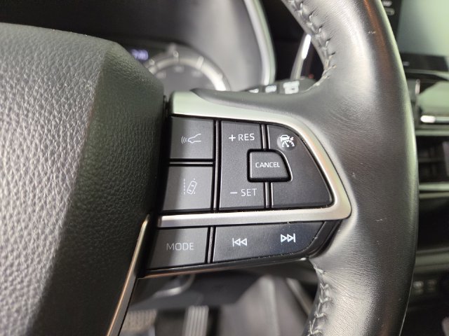 Used 2022 Toyota Highlander XLE FWD image 24