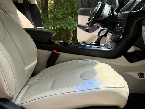 Used 2016 Ford Edge Titanium FWD image 13