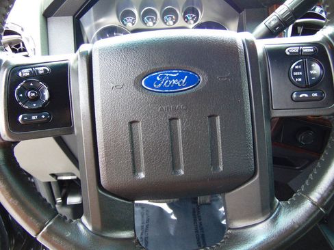 Used 2011 Ford F250 Lariat w/ Lariat Interior Pkg AWD/4WD image 19
