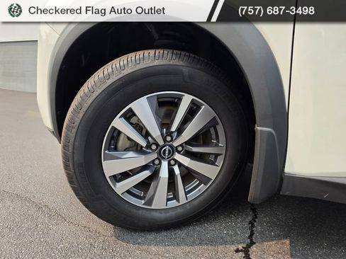 Used 2024 Nissan Pathfinder SL FWD image 13