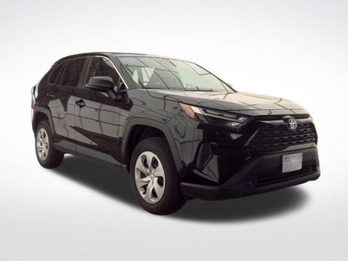 Used 2025 Toyota RAV4 LE AWD/4WD image 3