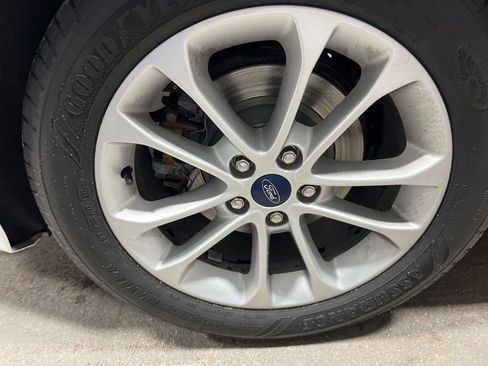 Used 2019 Ford Fusion SE FWD image 40