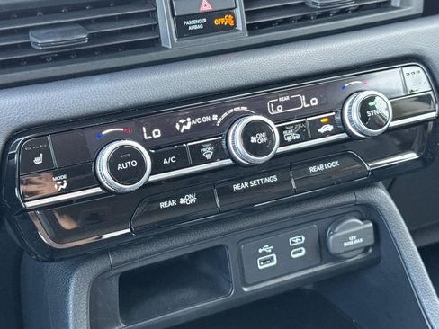 Certified 2023 Honda Pilot Touring image 19