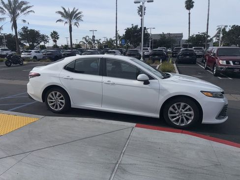 Used 2021 Toyota Camry LE image 27