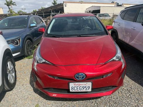 Used 2018 Toyota Prius Two w/ Prius Two Safety Plus Package FWD image 2