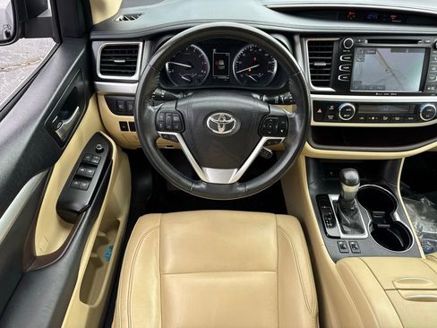 Used 2018 Toyota Highlander XLE image 18
