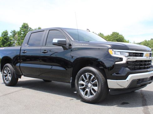 Used 2023 Chevrolet Silverado 1500 LT AWD/4WD image 5