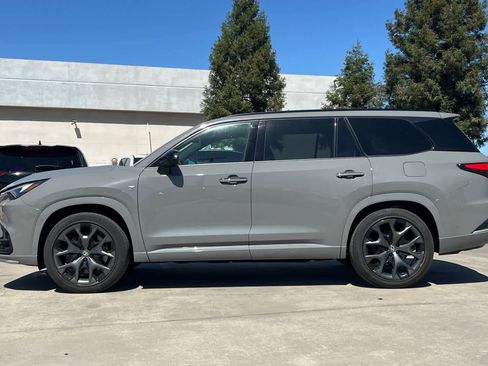 Used 2026 Lexus TX 500h AWD w/ Technology Package image 6