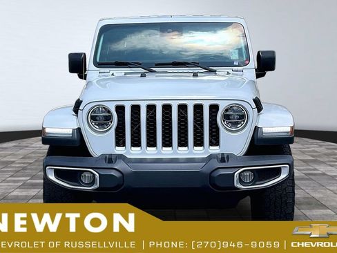 Used 2020 Jeep Gladiator Overland AWD/4WD image 3
