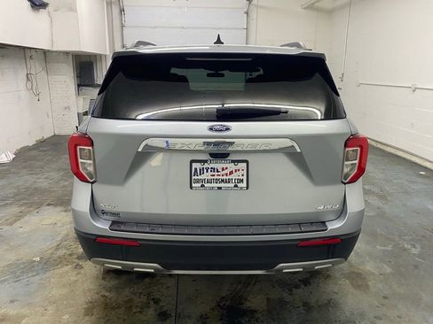 Used 2023 Ford Explorer XLT w/ Equipment Group 202A AWD/4WD image 4
