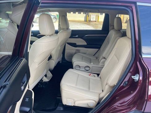 Used 2018 Toyota Highlander Limited Platinum AWD/4WD image 10
