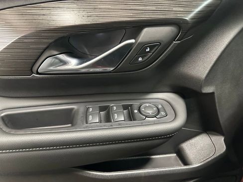 Used 2024 GMC Terrain SLE image 8