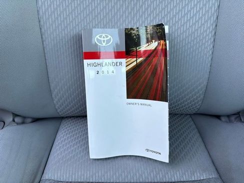 Used 2014 Toyota Highlander LE image 32