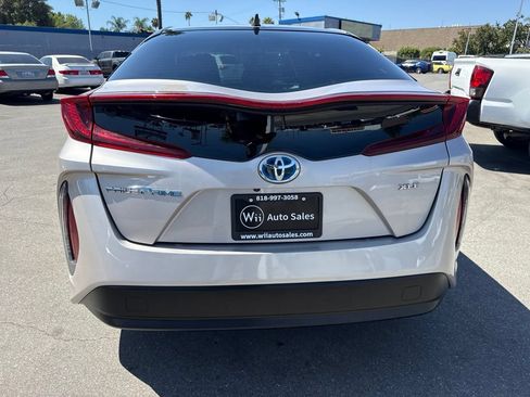 Used 2020 Toyota Prius Prime XLE w/ Carpet Mat Package FWD image 6