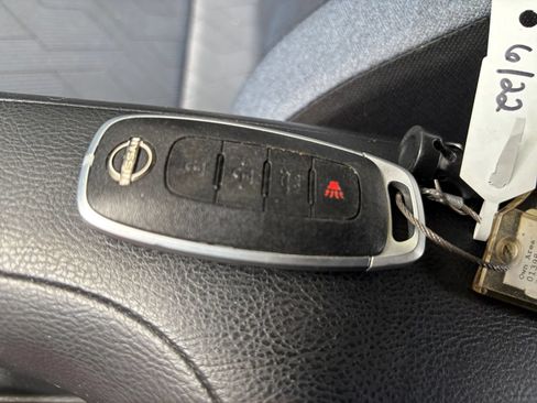 Used 2025 Nissan Versa SV FWD image 21