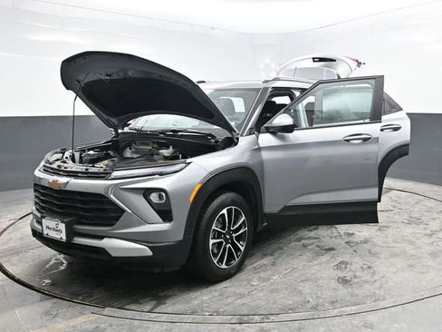 Used 2025 Chevrolet TrailBlazer LT w/ Driver Confidence Package image 43