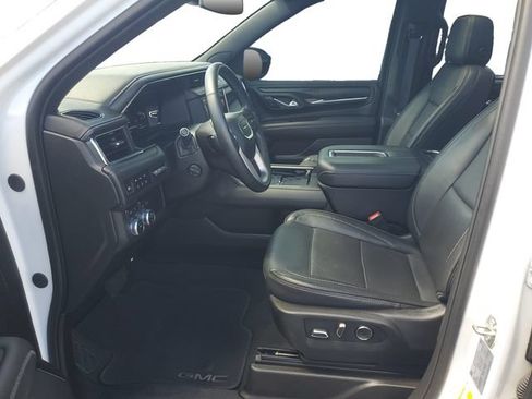 Used 2024 GMC Yukon XL Denali AWD/4WD image 9