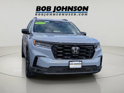 Used 2025 Honda Pilot Black Edition image 1