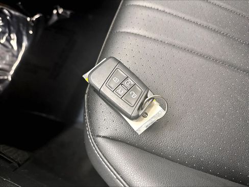 Used 2023 Volkswagen Tiguan SE FWD image 37